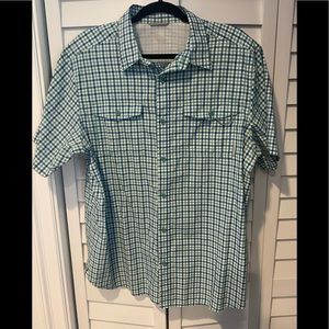 Columbia short sleeve men’s shirt with two front pockets